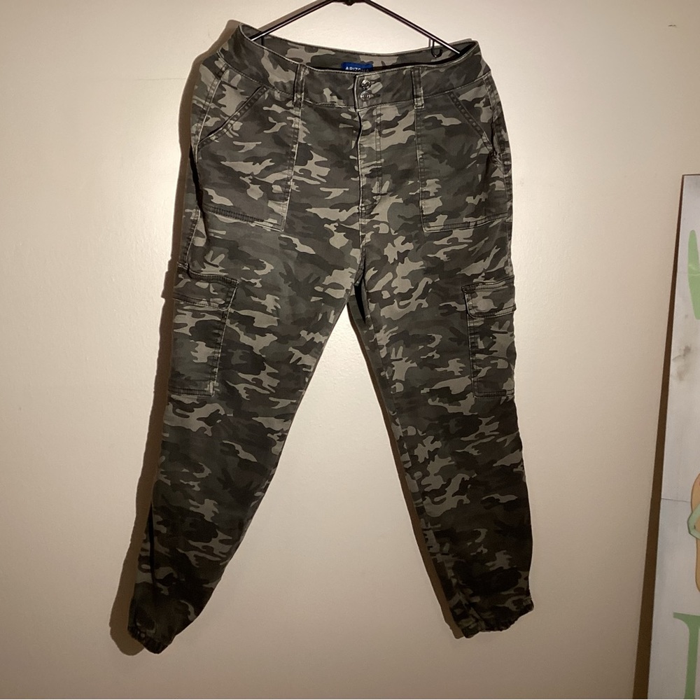 Green Camo Jegging Womens SIZE 9 Elastic Waist Stretch Skinny